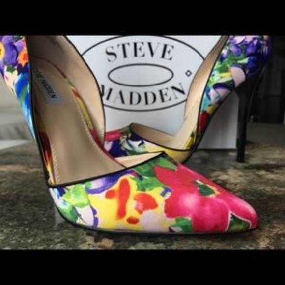 Steve Madden ‘Varcityy’ Pointed Toe Pump - Picture 4 of 8